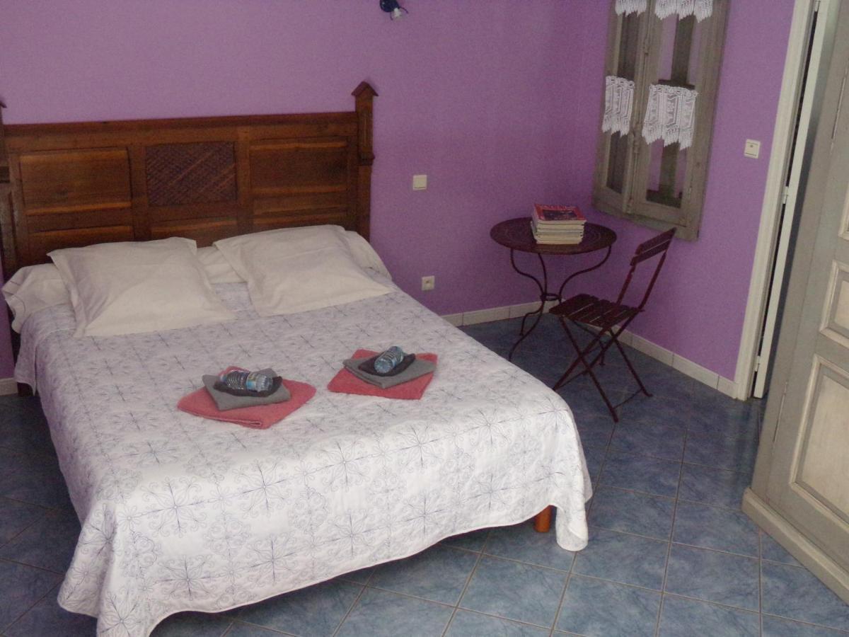 Chambres Et Table D'Hotes, Maisonnettes Individuelles Dans Propriete Privee Vézinnes Kültér fotó
