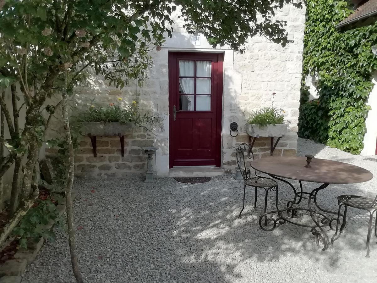 Chambres Et Table D'Hotes, Maisonnettes Individuelles Dans Propriete Privee Vézinnes Kültér fotó